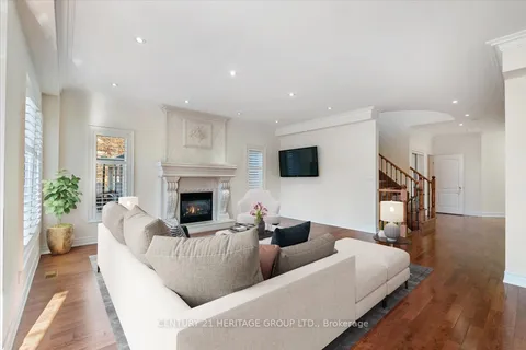 52 Harold St, Toronto, ON M8Z 3R3