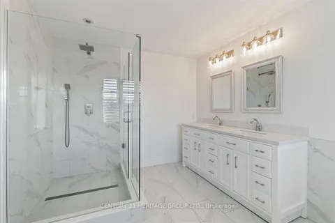 52 Harold St, Toronto, ON M8Z 3R3