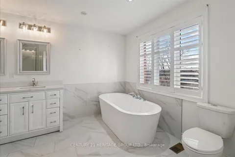 52 Harold St, Toronto, ON M8Z 3R3