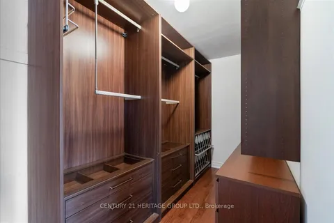52 Harold St, Toronto, ON M8Z 3R3