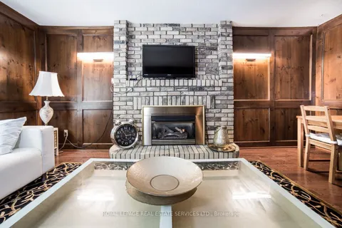 4069 Lakeshore Road, Burlington, ON L7L 1A2