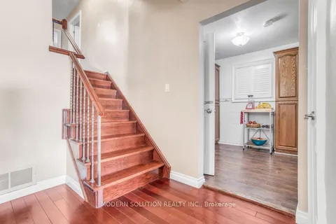 477 Fendalton Street, Mississauga, ON L5B 2L8