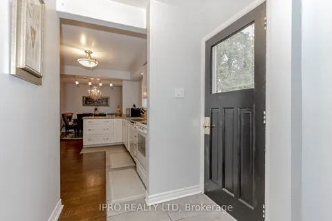 95 Willowridge Rd, Toronto, ON M9R 3Z5