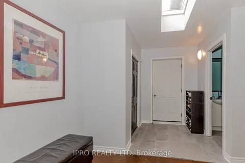 95 Willowridge Rd, Toronto, ON M9R 3Z5