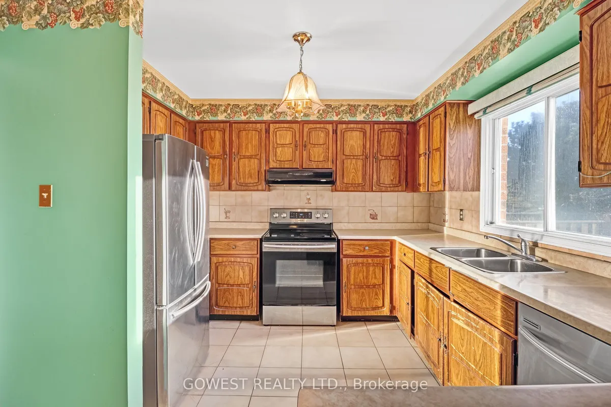 2420 HURON PARK Place, ON L5C 4P1