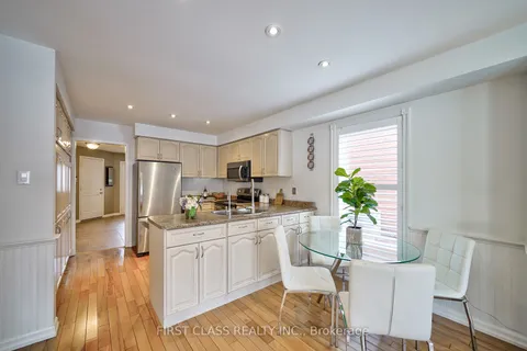 5609 Taw Ave, Mississauga, ON L5V 1W4