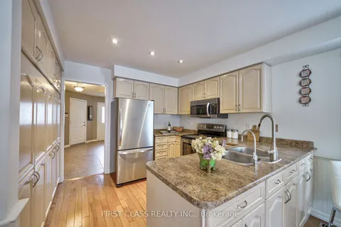 5609 Taw Ave, Mississauga, ON L5V 1W4