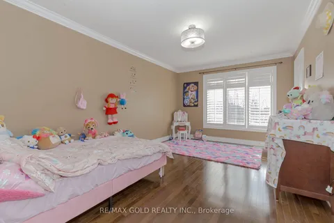 99 Royal West Drive, Brampton, ON L6X 0V8