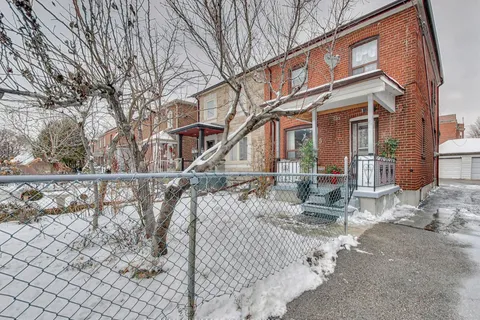 5 Regent St, Toronto, ON M6N 3N6