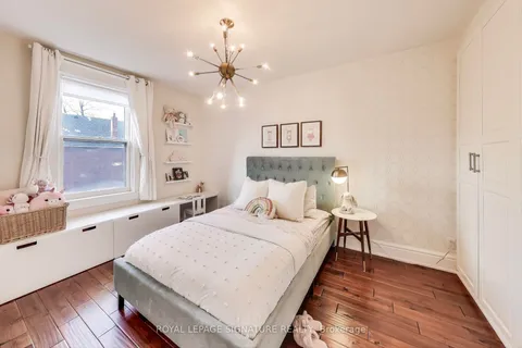 90 Laws St, Toronto, ON M6P 2Y7