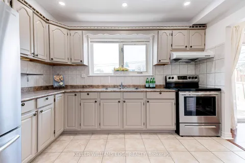 31 Tinton Cres, Toronto, ON M9V 2H9