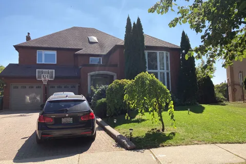 5883 Riverside Pl, Mississauga, ON L5M 4X4