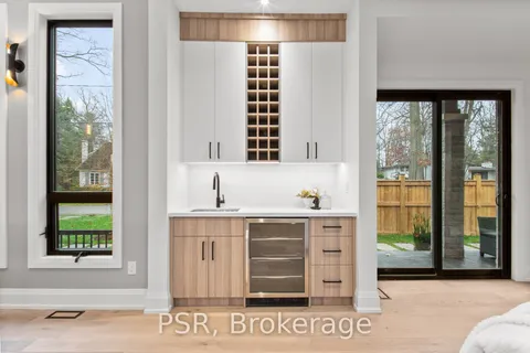 168 Kenollie Ave, Mississauga, ON L5G 2H8