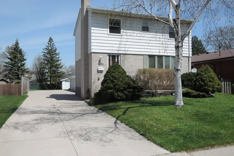 1353 Fisher Avenue, Burlington, ON L7P 2L7