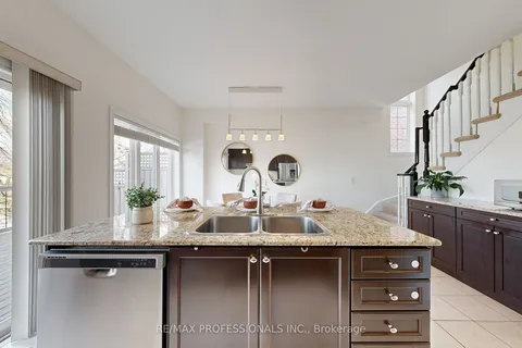 3038 Haines Rd, Mississauga, ON L4Y 0C8