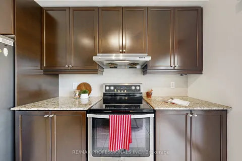 3038 Haines Rd, Mississauga, ON L4Y 0C8