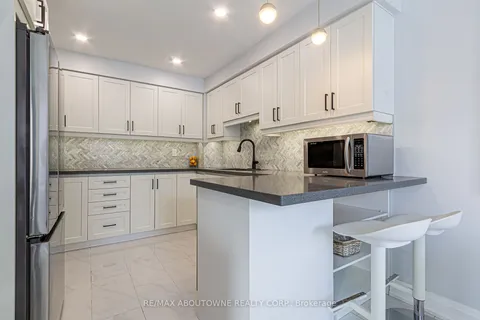 3373 Fenwick Cres, Mississauga, ON L5L 5N5