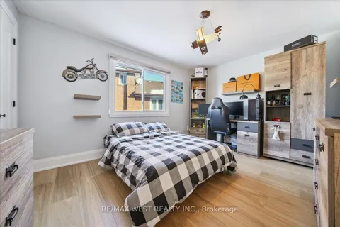 6 Clementview Crt, Toronto, ON M9R 3H3