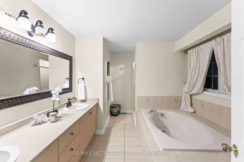 60 Gallview Lane, Brampton, ON L6P 1R8