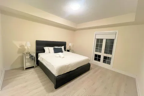 3 Elsie Lane, Toronto, ON M6P 0B8