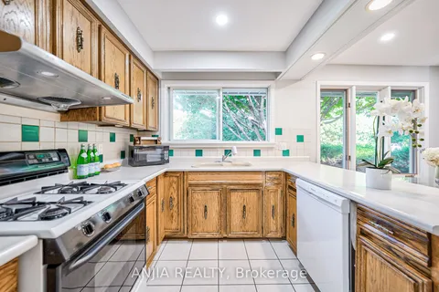1485 Hixon St, Oakville, ON L6L 1S2