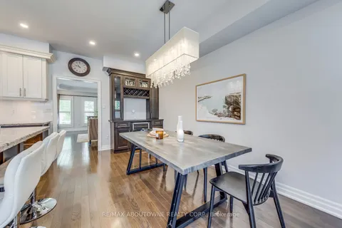 261 Gatwick Dr, Oakville, ON L6H 7K3