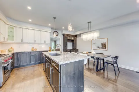 261 Gatwick Dr, Oakville, ON L6H 7K3
