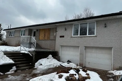 1323 Bridge Rd, Oakville, ON L6L 2C6