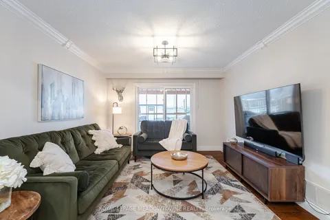 1218 Tynegrove Rd, Mississauga, ON L4W 3A3