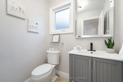 1218 Tynegrove Rd, Mississauga, ON L4W 3A3