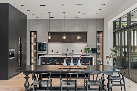 1535 Glenburnie Rd, Mississauga, ON L5G 3C9