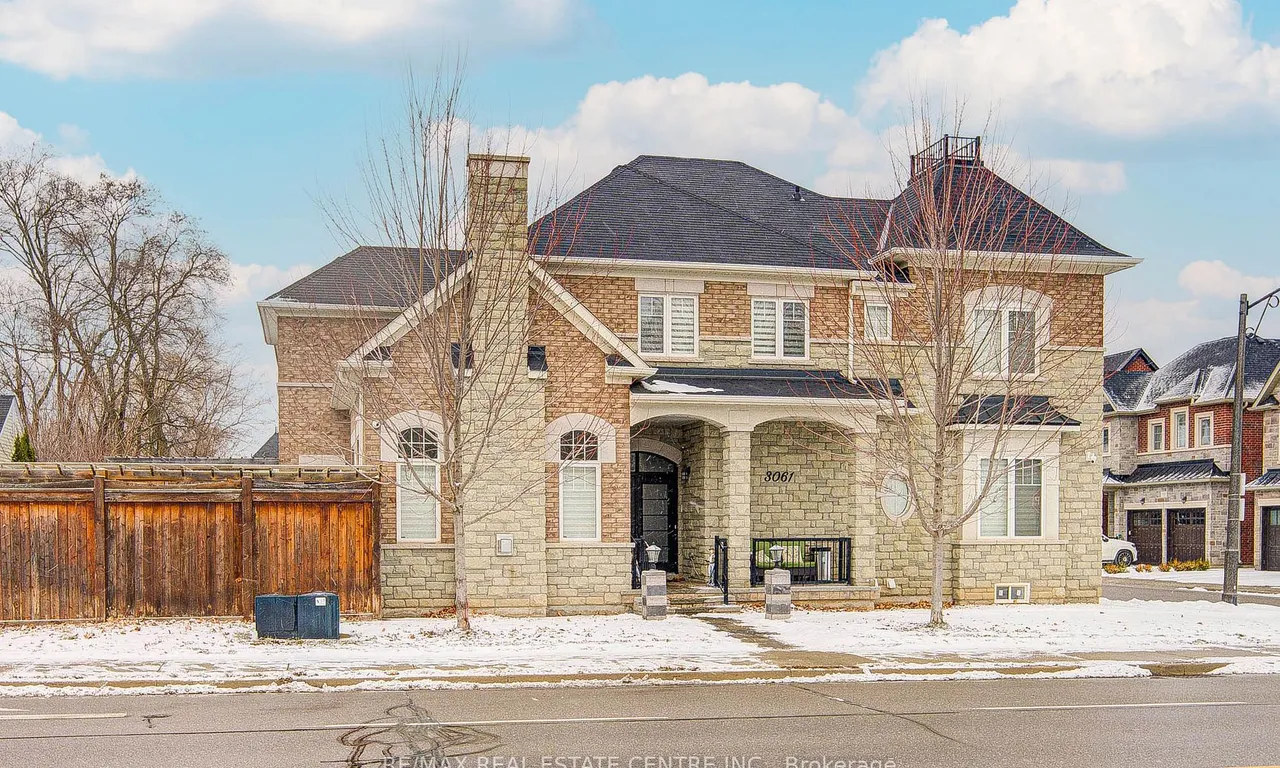 3061 Lakeshore Rd, Oakville, ON L6L 1J1