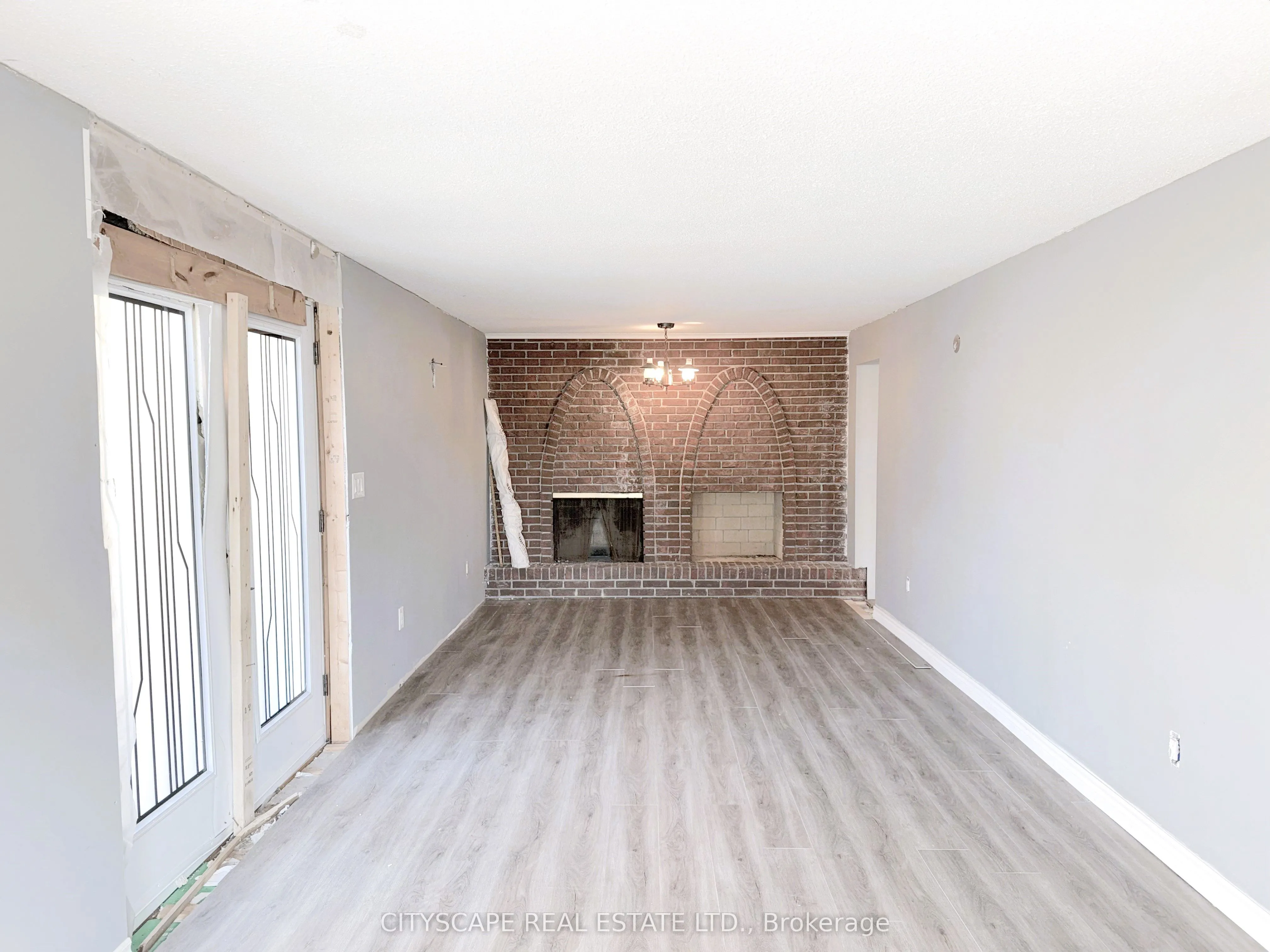 2231 Sidney Drive, Mississauga, ON L4Y 1Y3