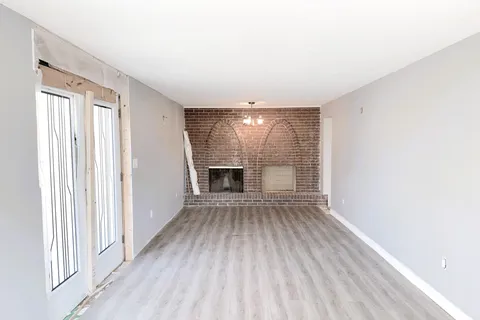 2231 Sidney Drive, Mississauga, ON L4Y 1Y3