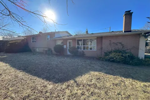 2231 Sidney Drive, Mississauga, ON L4Y 1Y3
