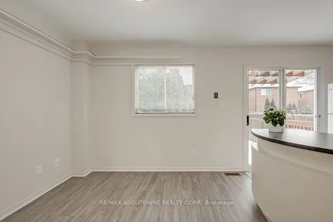 3260 BOBWHITE Mews, Mississauga, ON L5N 6G1