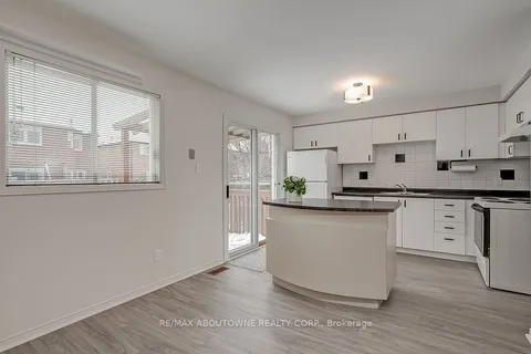 3260 BOBWHITE Mews, Mississauga, ON L5N 6G1