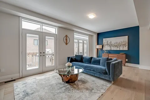 1311 Merton Rd, Oakville, ON L6M 5L8