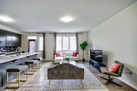 260 North Park Blvd, Oakville, ON L6M 4M1