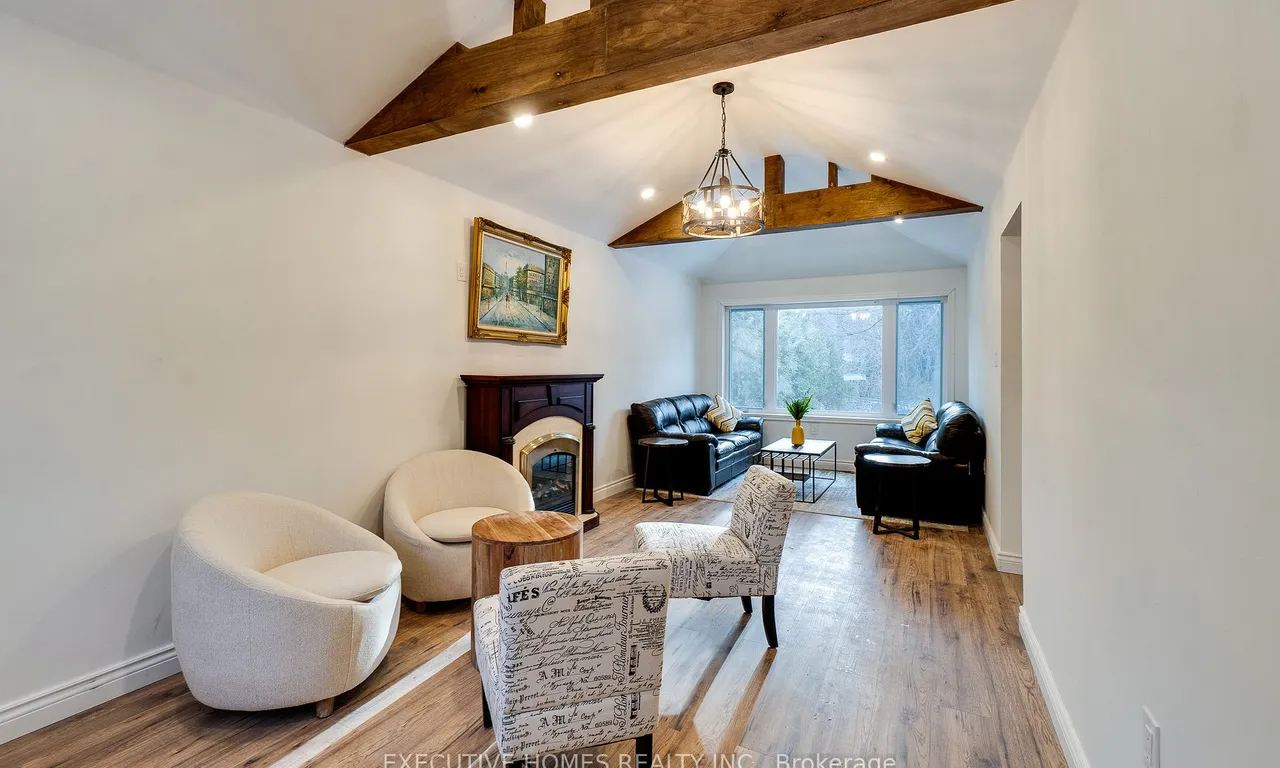 208 Glen Oak Dr, Oakville, ON L6K 2J2