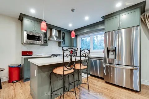 208 Glen Oak Dr, Oakville, ON L6K 2J2