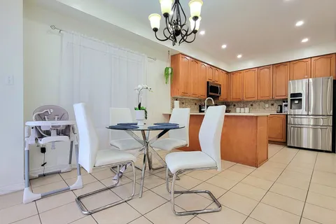 1051 McClenahan Cres, Milton, ON L9T 6W6