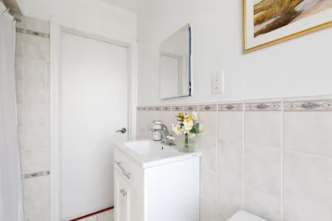 511 Mcroberts Ave, Toronto, ON M6E 4R3