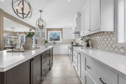 1112 NOTLEY Cres, Oakville, ON L6M 1H4