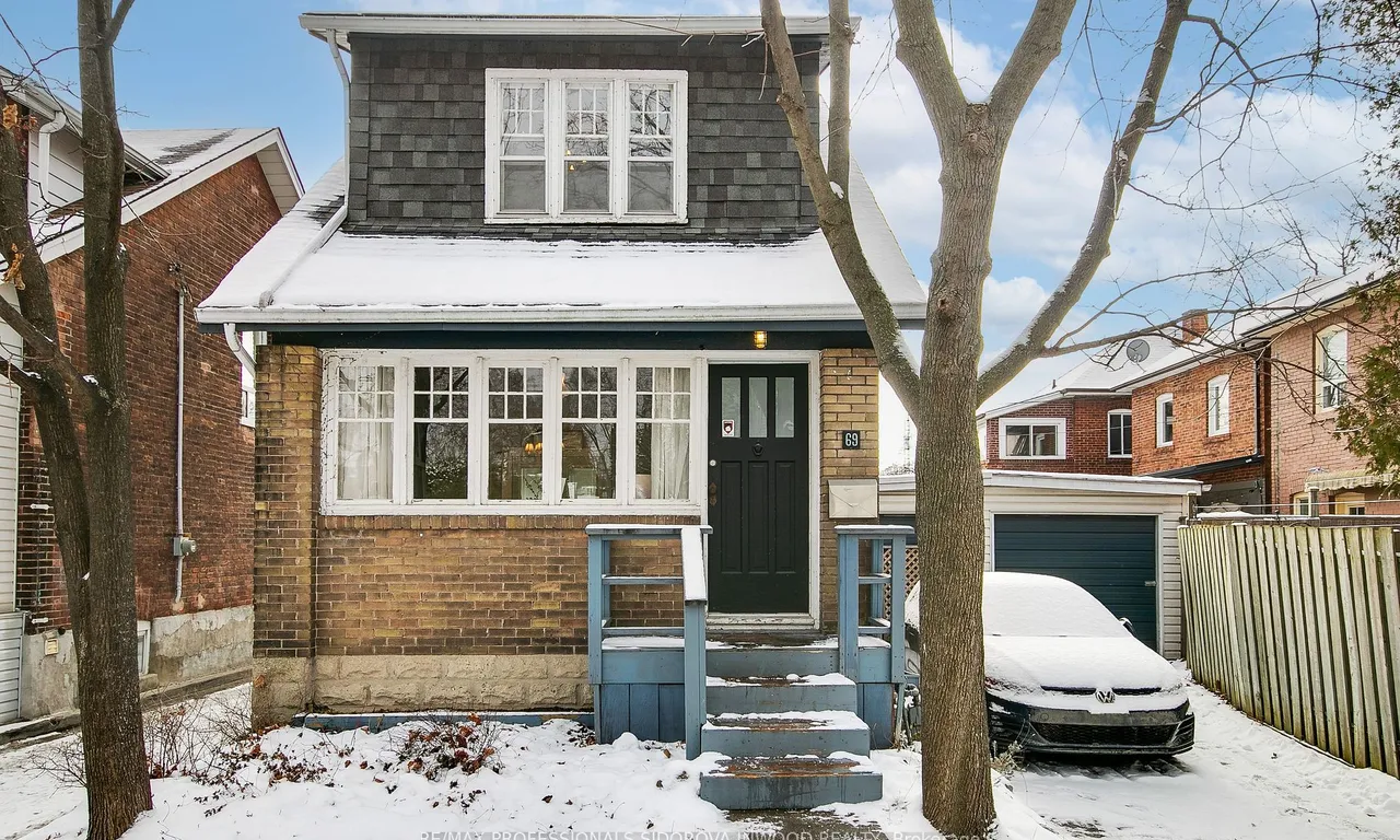 69 MacGregor Ave, Toronto, ON M6S 2A1