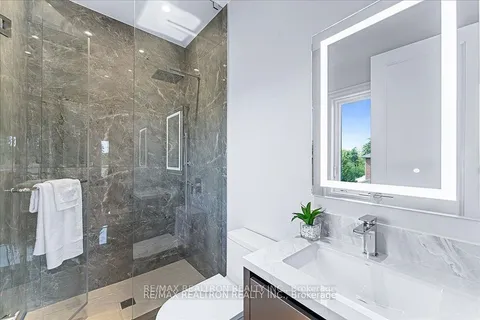 275 Reiner Road, ON M3H 2M5