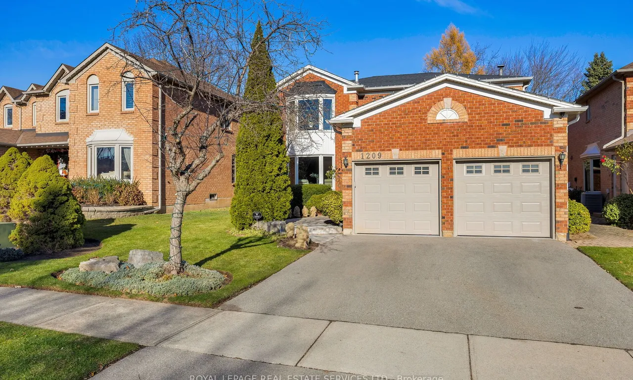 1209 Bowman Dr, Oakville, ON L6M 2T4