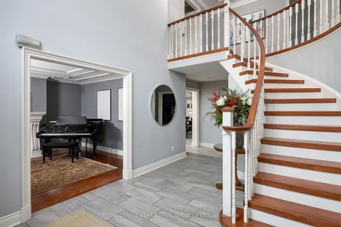 1209 Bowman Dr, Oakville, ON L6M 2T4