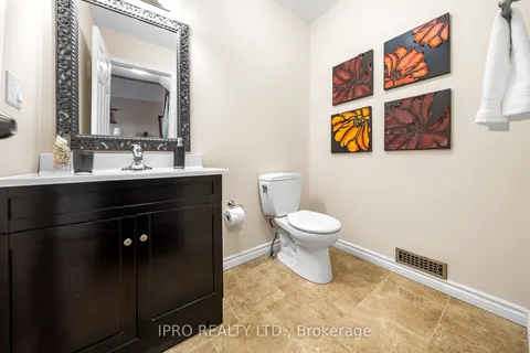 353 Royal Mason Crt, Mississauga, ON L5R 1Y9
