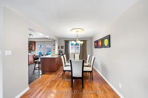 353 Royal Mason Crt, Mississauga, ON L5R 1Y9